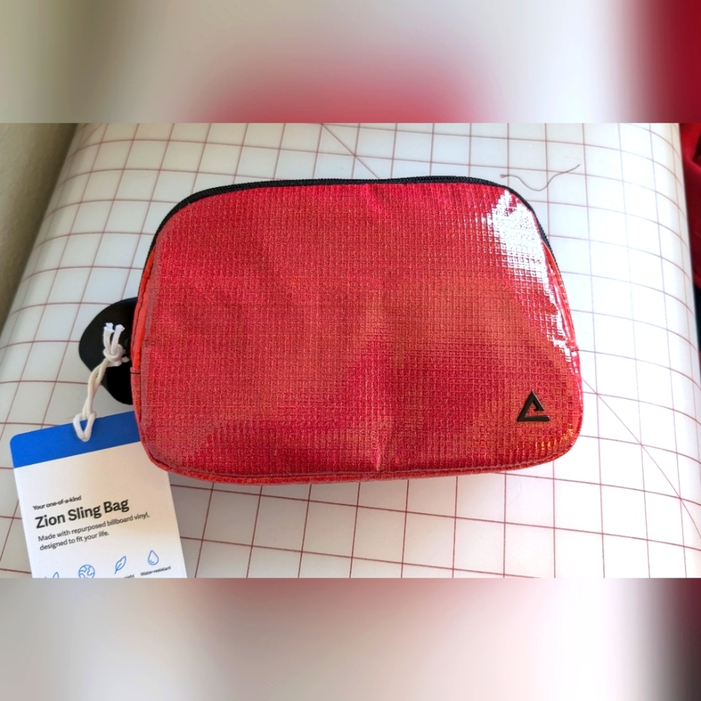 Rareform Zion Sling Bag red fanny/crossbody pack